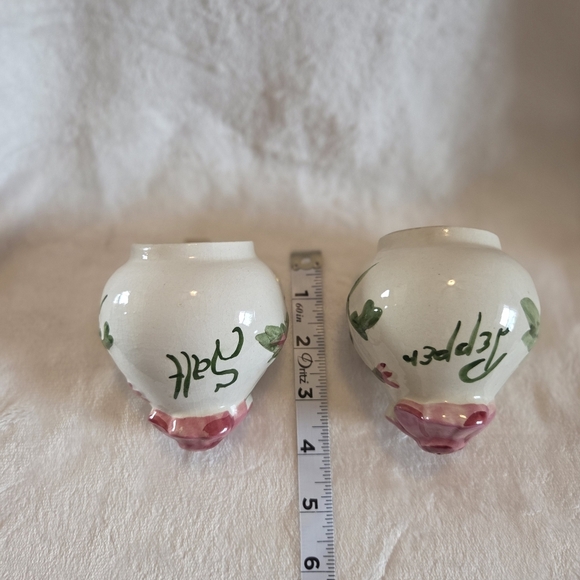 Vintage Ceramic Handpainted Embossed  Pink Flower Floral Salt Pepper Shakers - Picture 12 of 12